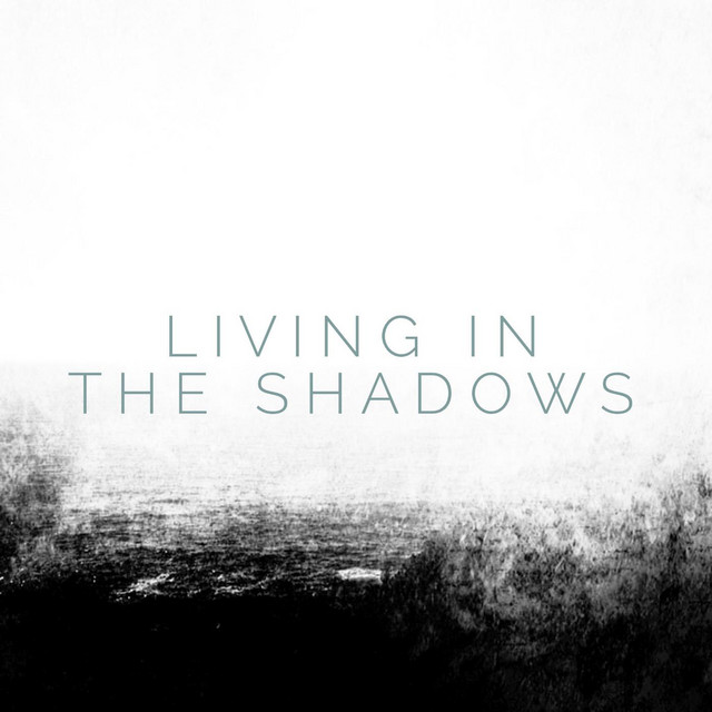 Canciones Living in the Shadows