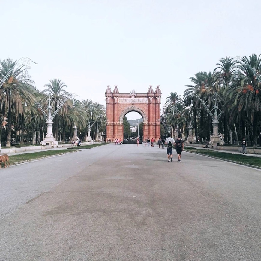 Place Arc De Triomf