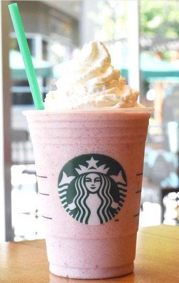 Moda frappuccino de fresa con chocolate blanco Starbucks