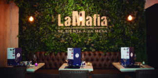 Restaurantes La Mafia se sienta a la mesa Girona