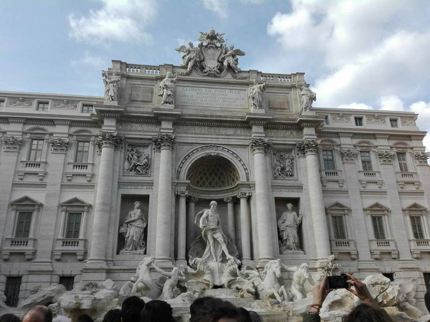 Place Fontana di Trevi