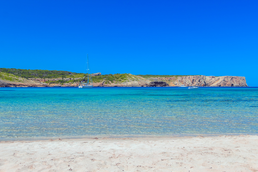 Moda Playa des Bot · Es Bot Beach · Antiga Meloussa · Menorca en velero