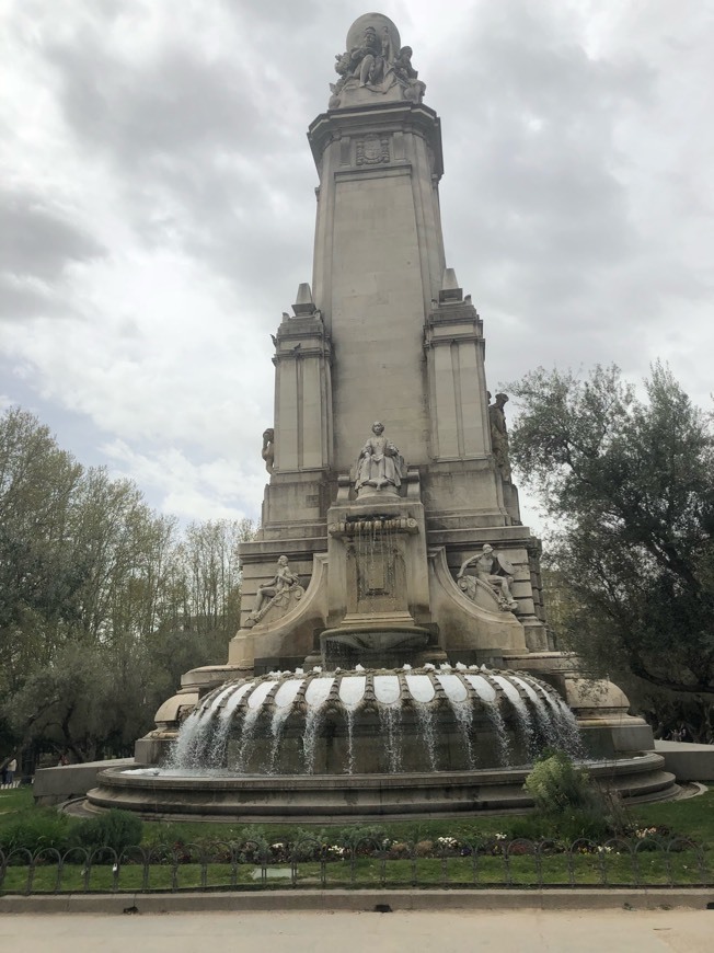 Place Monumento a Cervantes