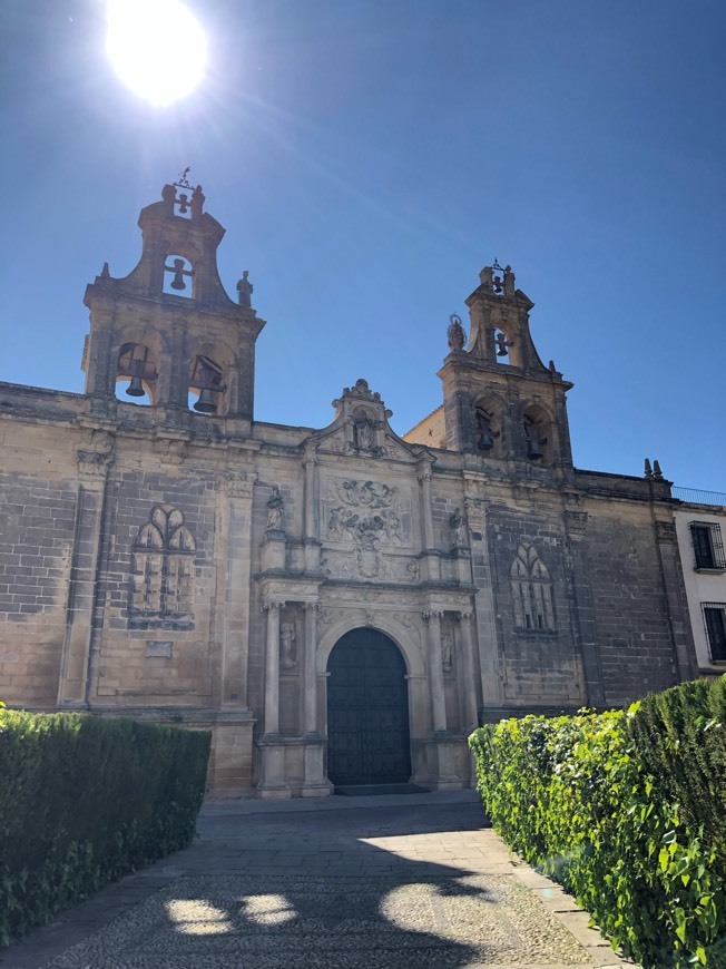 Lugar Basílica de Santa María de los Reales Alcázares