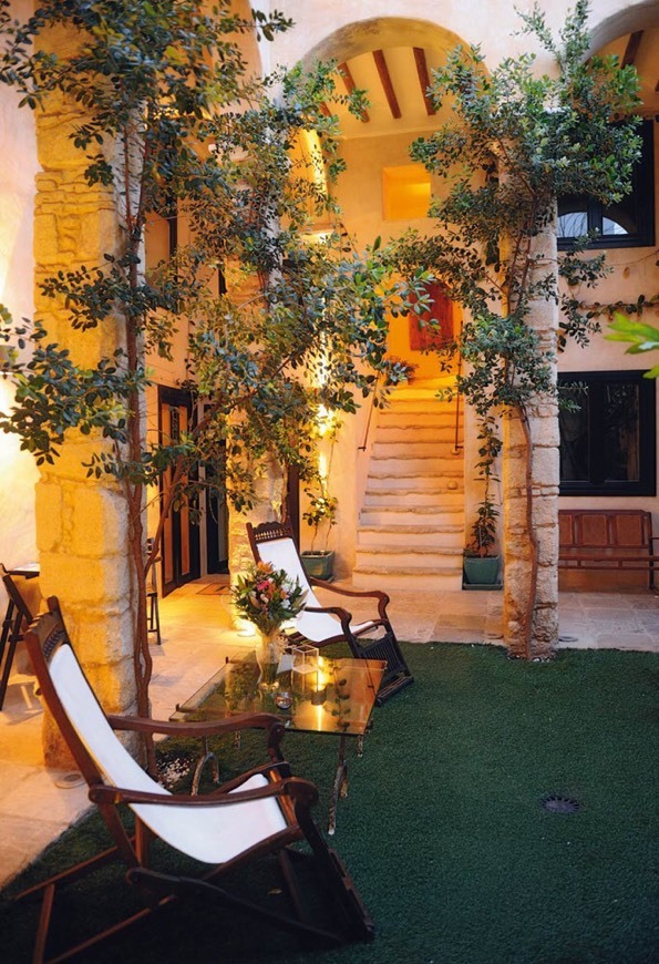 Hotel V...