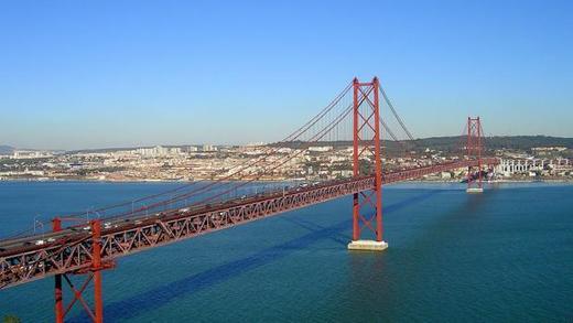 Puente 25 de Abril