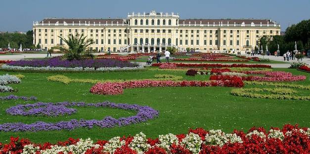 Place Schönbrunn Palace