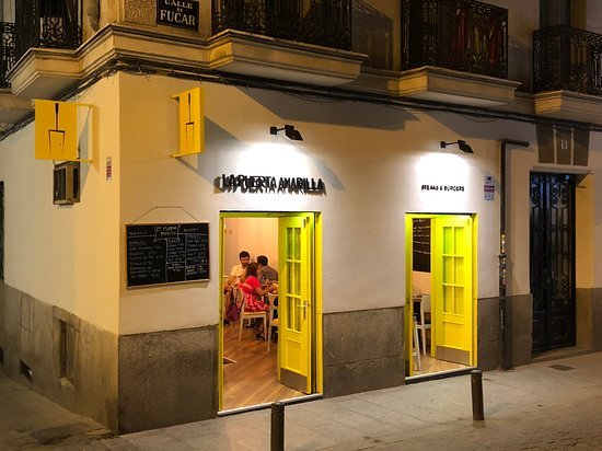 Restaurantes La Puerta Amarilla (steaks & burgers)