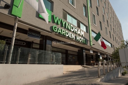 Wyndham Garden Guadalajara Acueducto