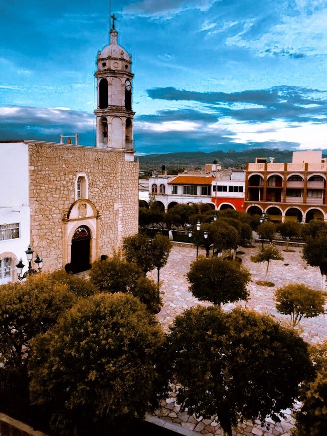 Places Parroquia de Santiago Apóstol