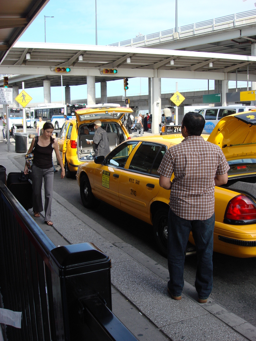 Place JFK Airport Central Taxi Hold