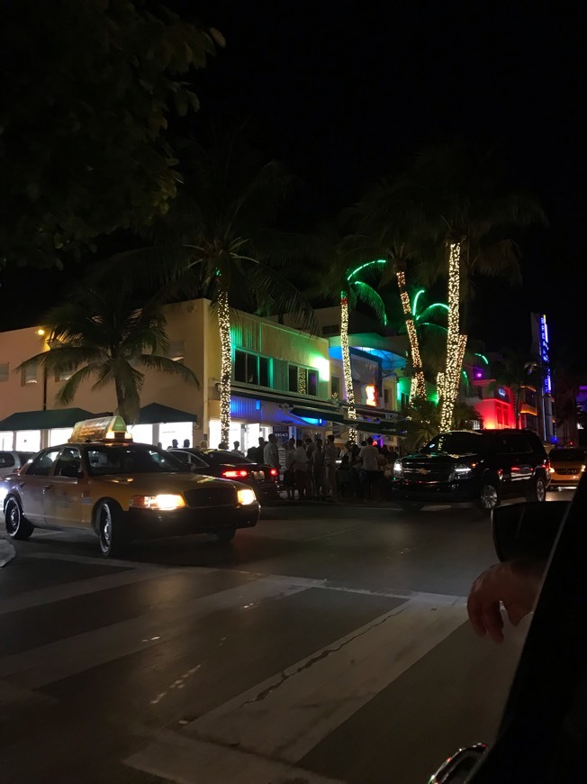 Lugar Collins Avenue