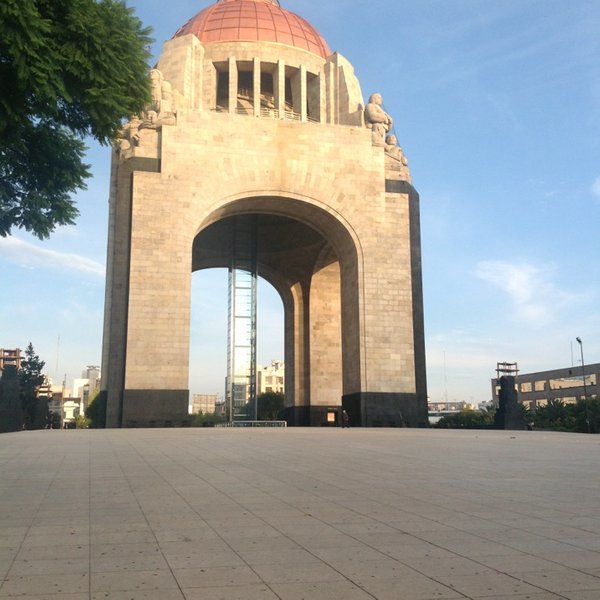 Lugar Monumento a la Revolución