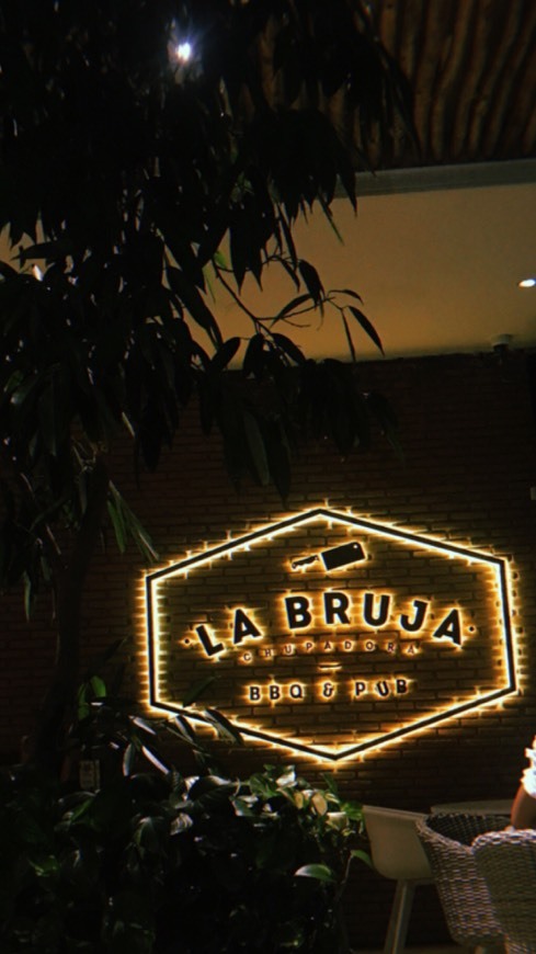 La Bruja Chupadora BBQ & Pub
