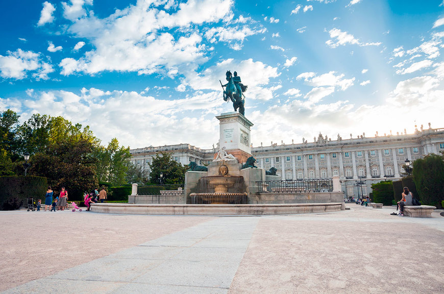 Lugares Plaza de Oriente