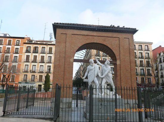 Places Plaza del Dos de Mayo