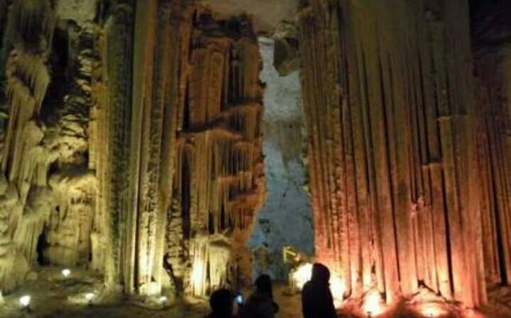 Lugar Grutas de García