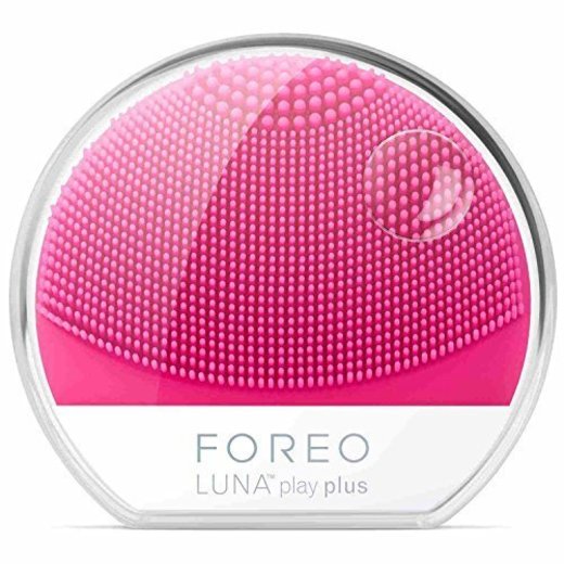 LUNA play plus es el limpiador exfoliante facial de silicona de FOREO
