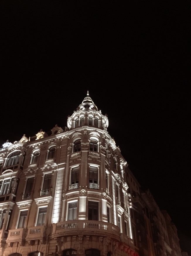 Place Plaza de la Escandalera