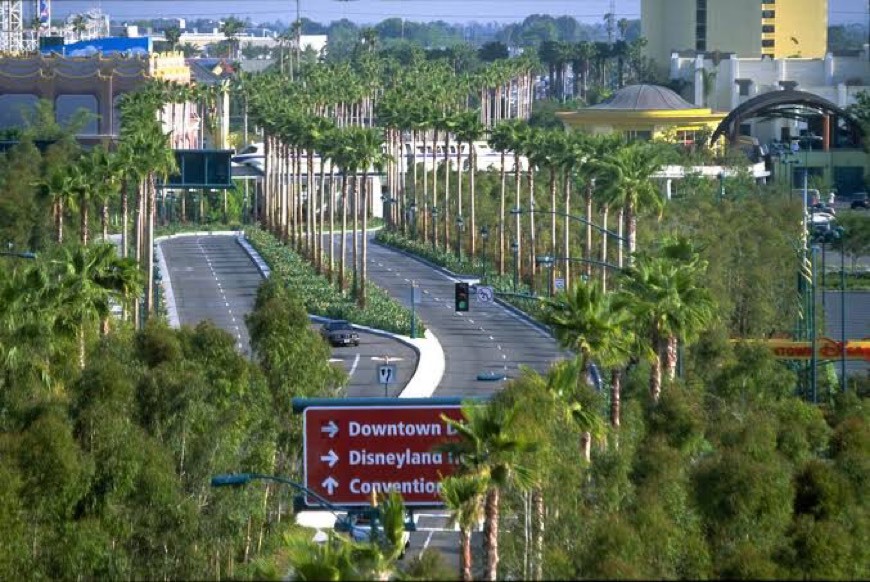 Place Disneyland Drive