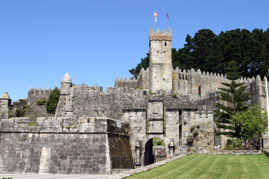 Place Castelo de Monterreal