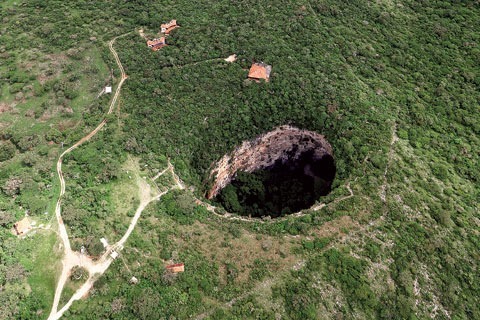 Lugar Sima de las Cotorras