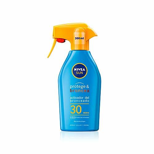 Social NIVEA SUN Protege & Broncea Spray Solar FP30