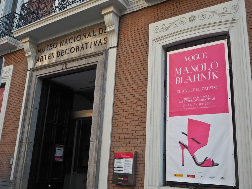 Moda Manolo Blahnik. El arte del zapato Museo Nacional de Artes ...