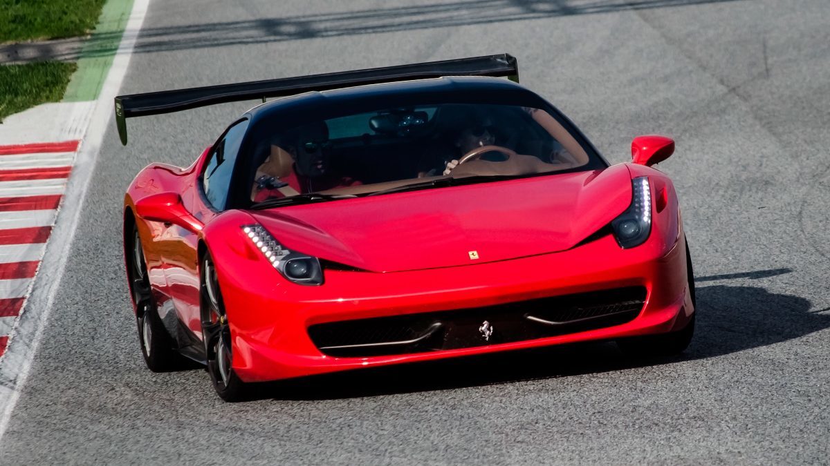 Conducir un Ferrari en Jarama RACE o el deportivo de tus sueños