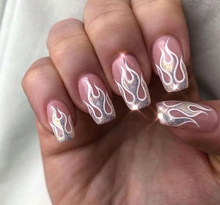 Libro Diseños de uñas de gel en SAIGÓN NAILS 