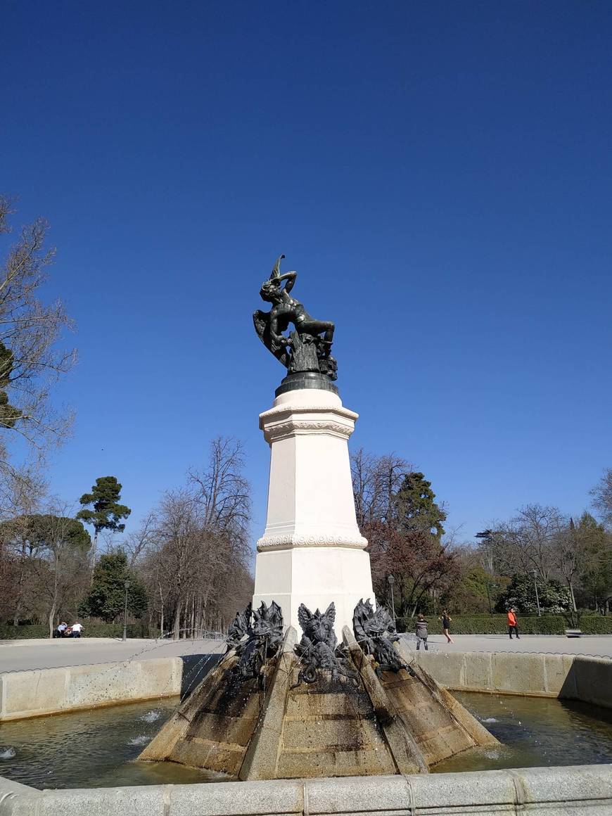 Lugar Estatua del Ángel Caído