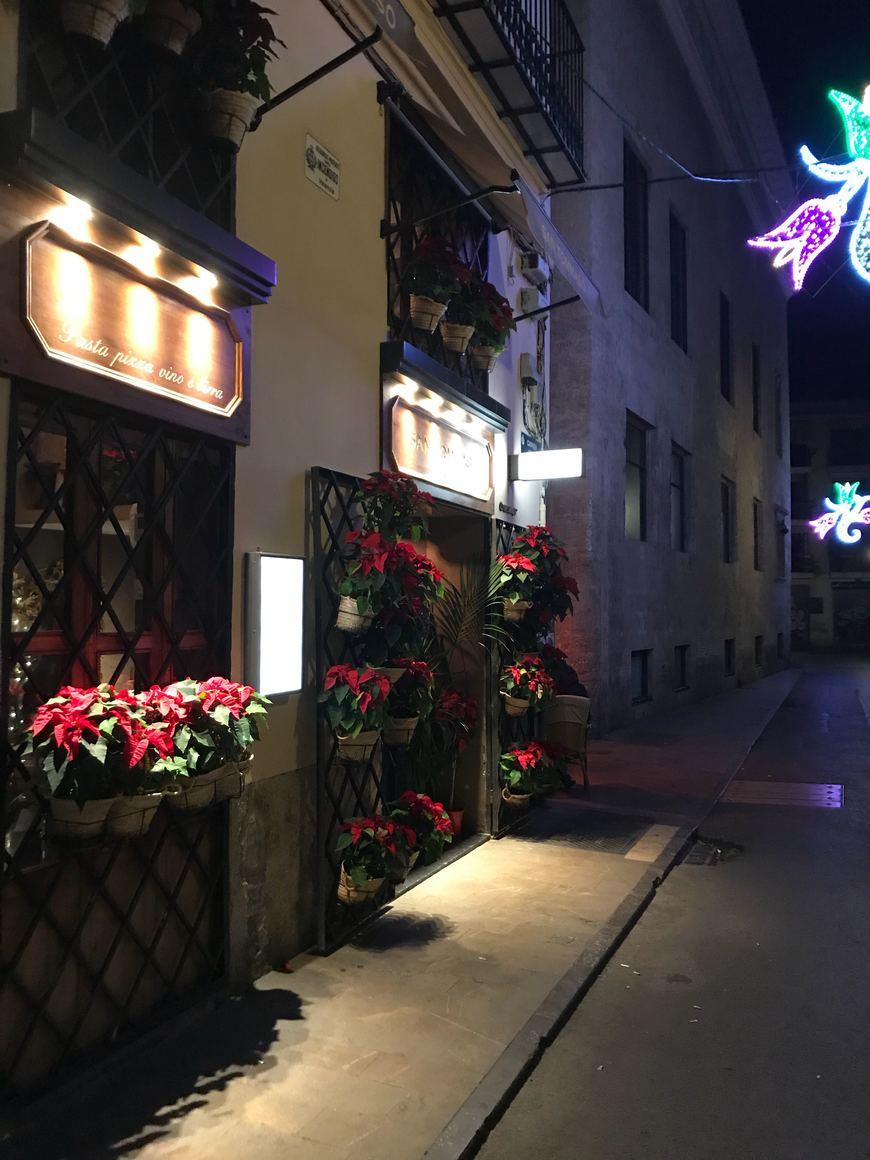 Restaurants SAN TOMMASO es auténtica cocina italiana. Abiertos todo el día.