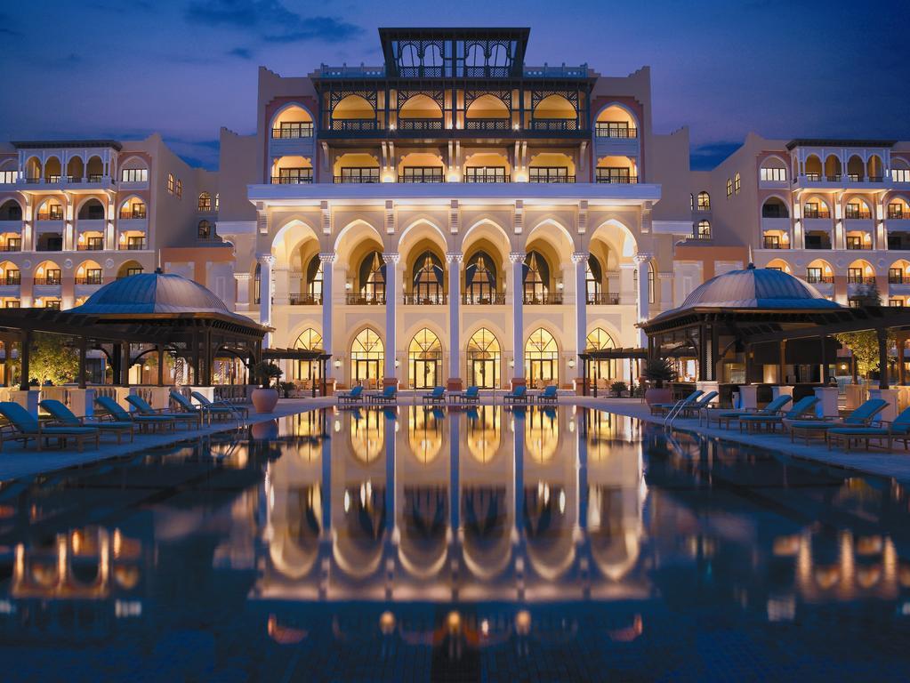 Places Shangri-La Hotel, Qaryat al Beri