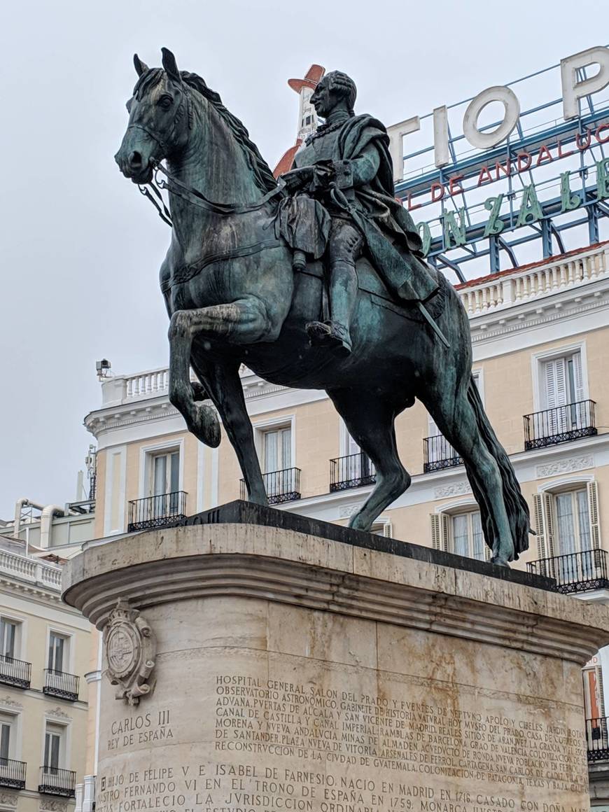 Place Estatua Ecuestre de Carlos III