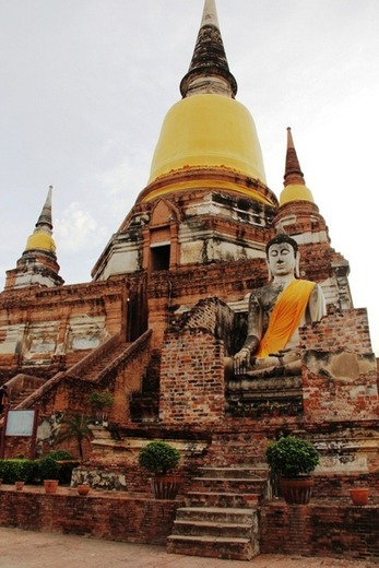 Wat Yai Chaimongkol (prayer rays).