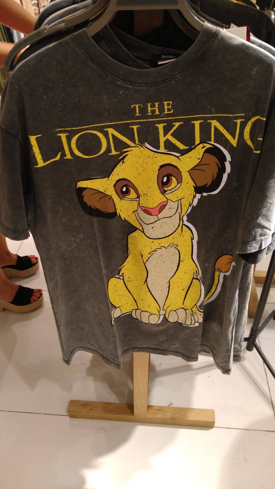 Camiseta rey León berska