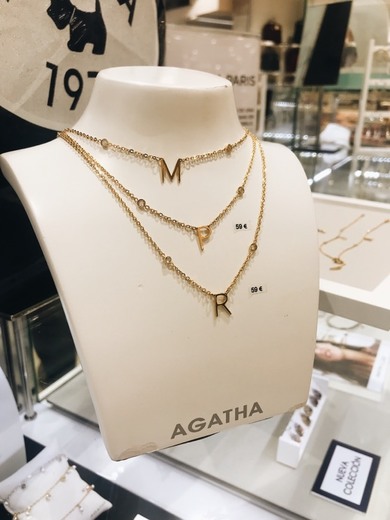 Collar Agatha Paris letra M dorado · Agatha Paris · Moda ·