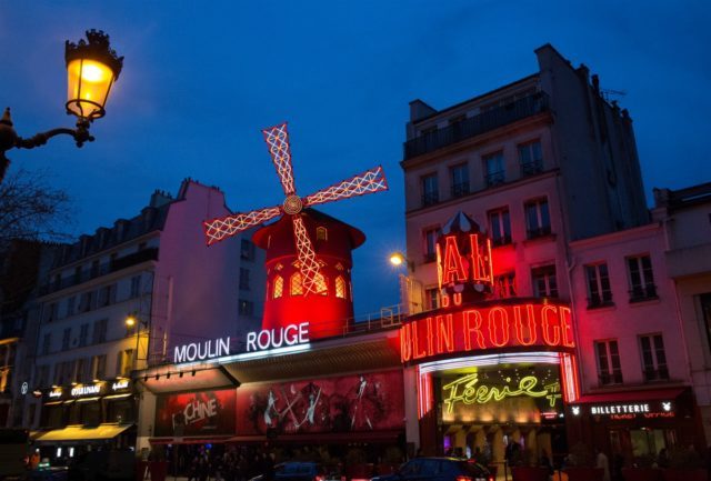 Place Moulin Rouge