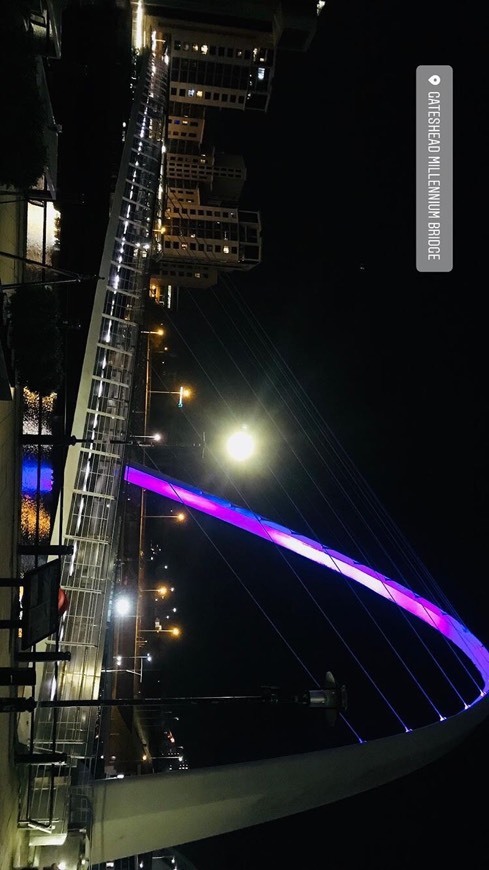 Place Gateshead Millenium Bridge