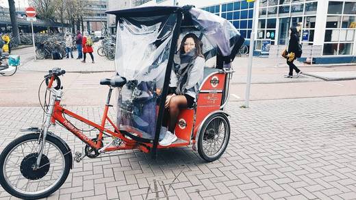 Ámsterdam Tours en bici taxis | GetYourGuide