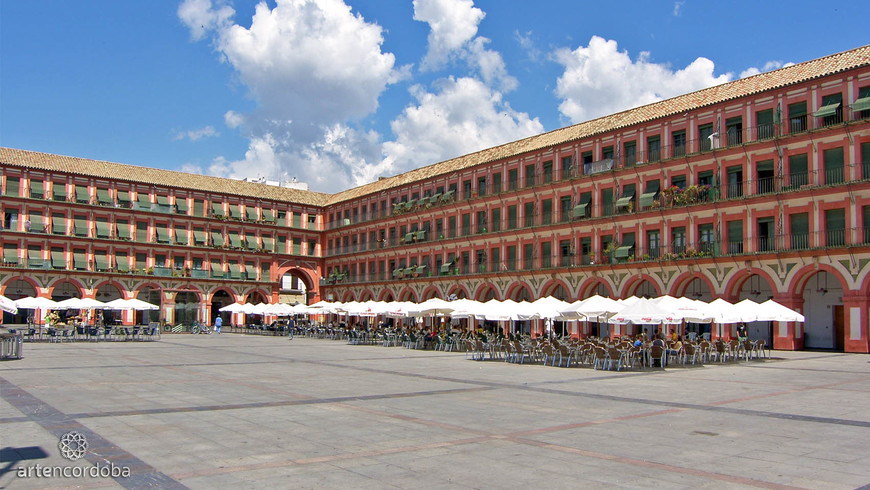 Place La Plaza de la Corredera