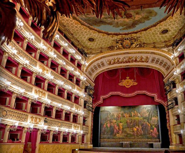 Place Teatro San Carlo