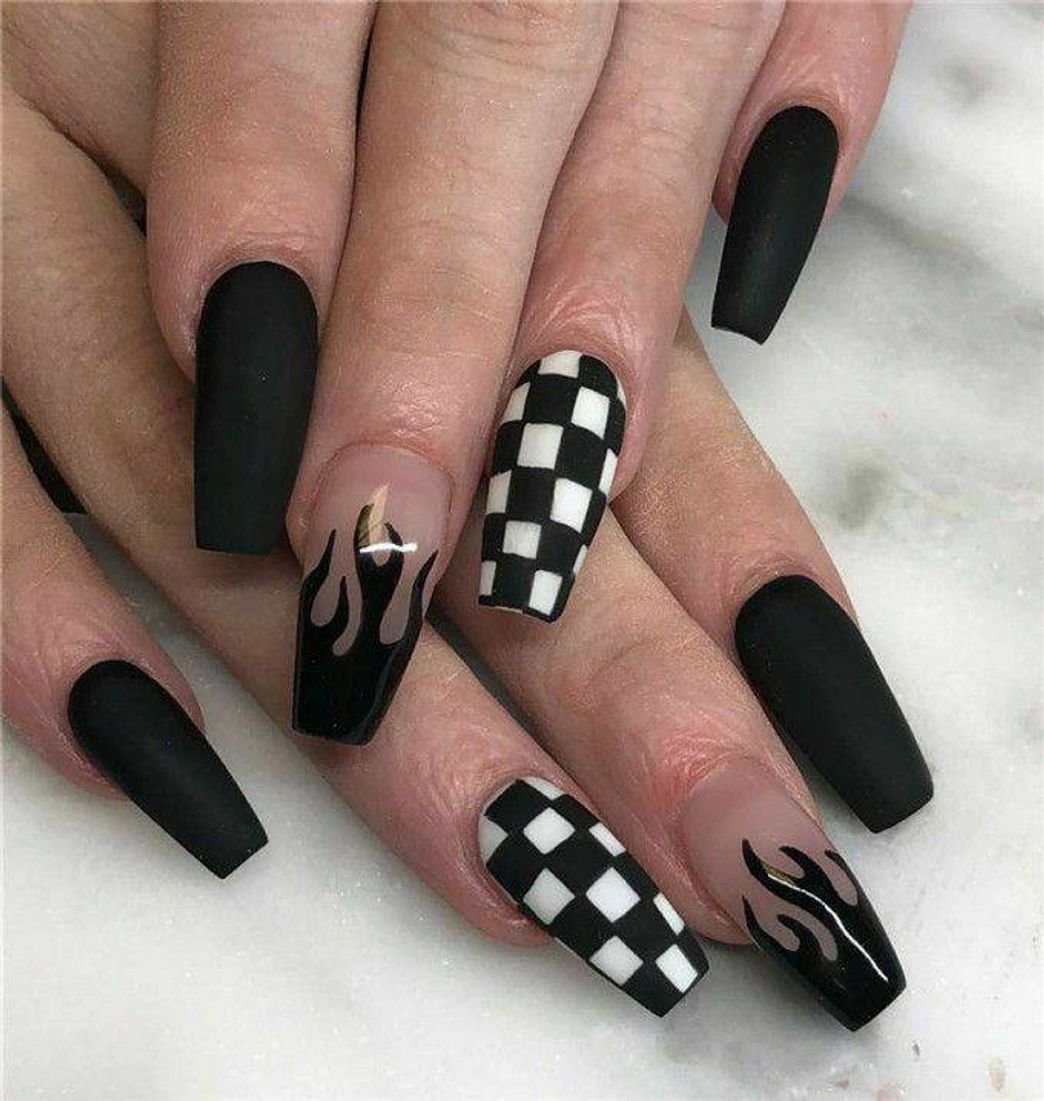 Fashion Unhas estilo corrida com uma pegada black