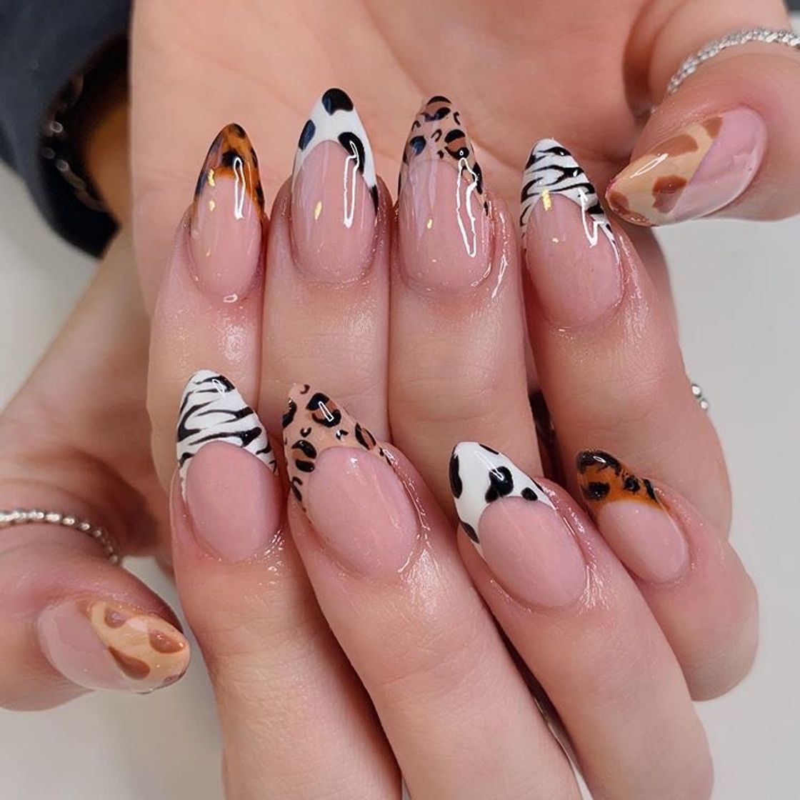 Moda Unhas aesthetic animal print 