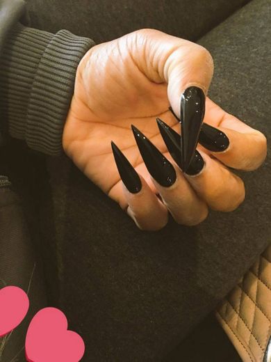nails black 