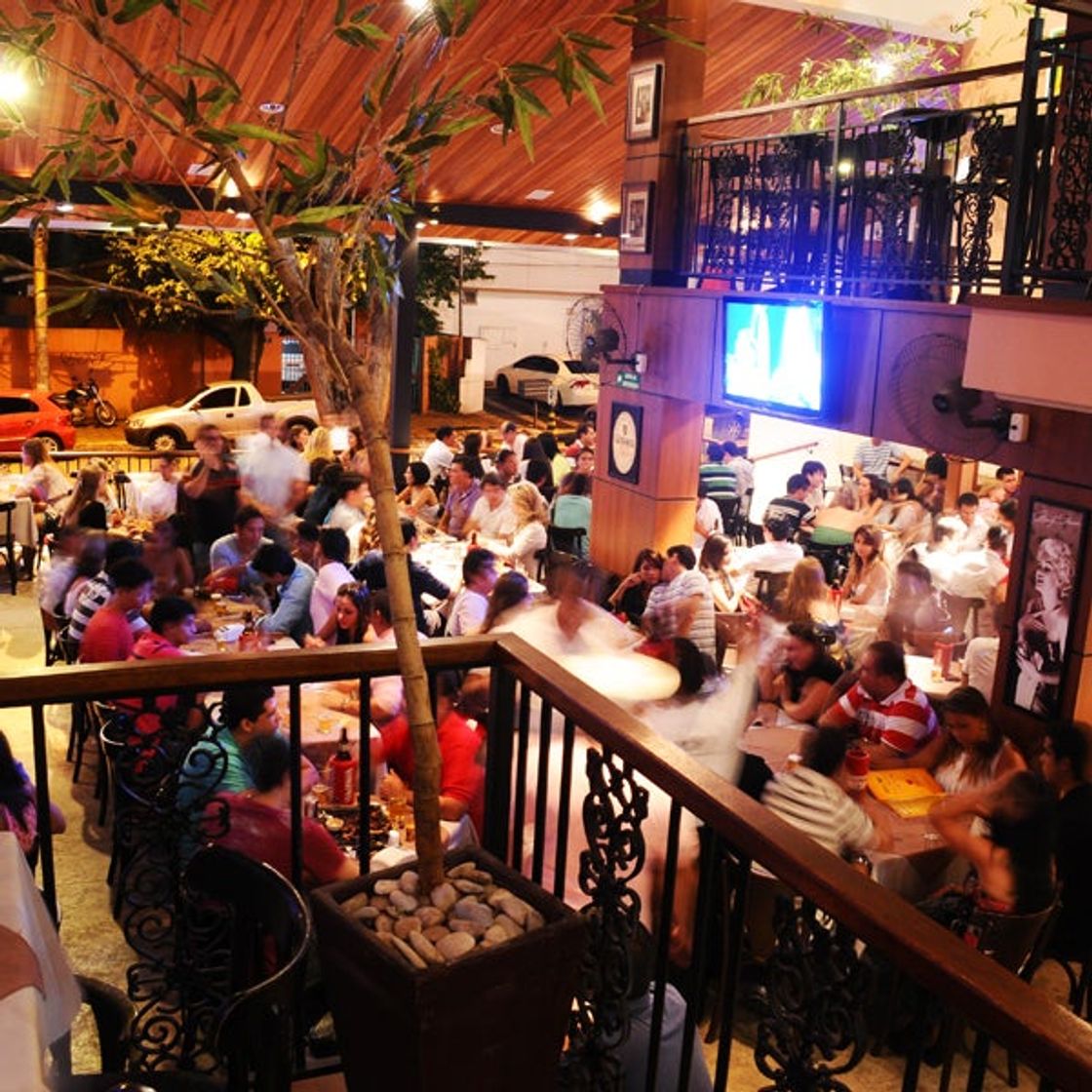 Restaurants Bahrem Bar