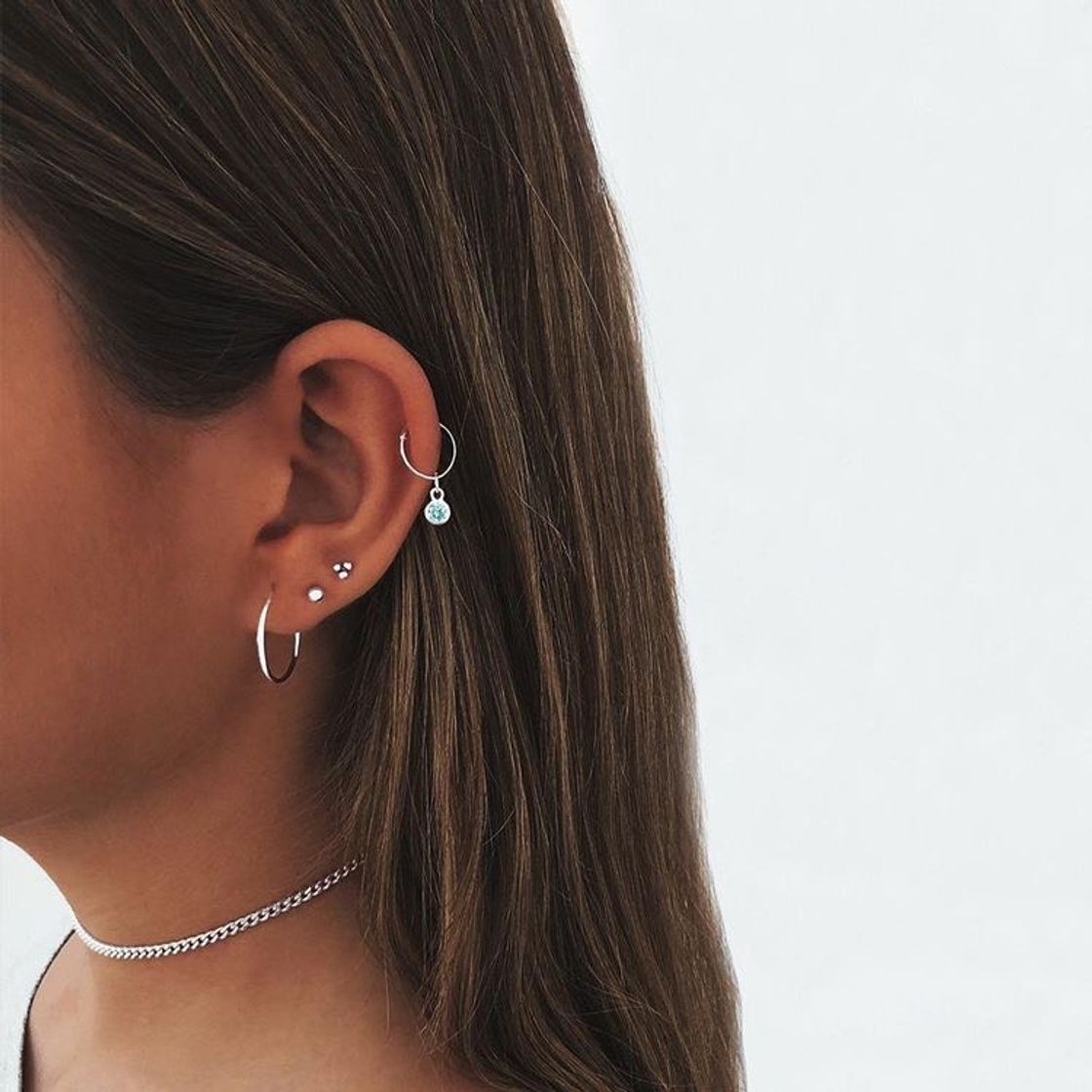 Moda inspiração de piercings e furos na orelha