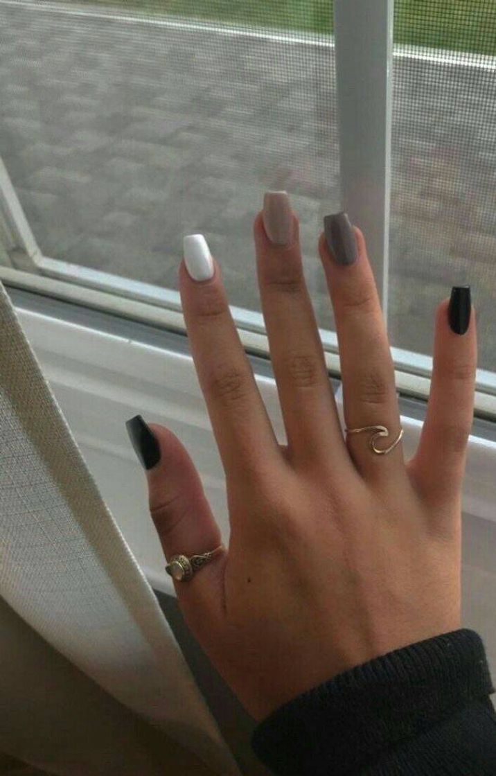 Social nails