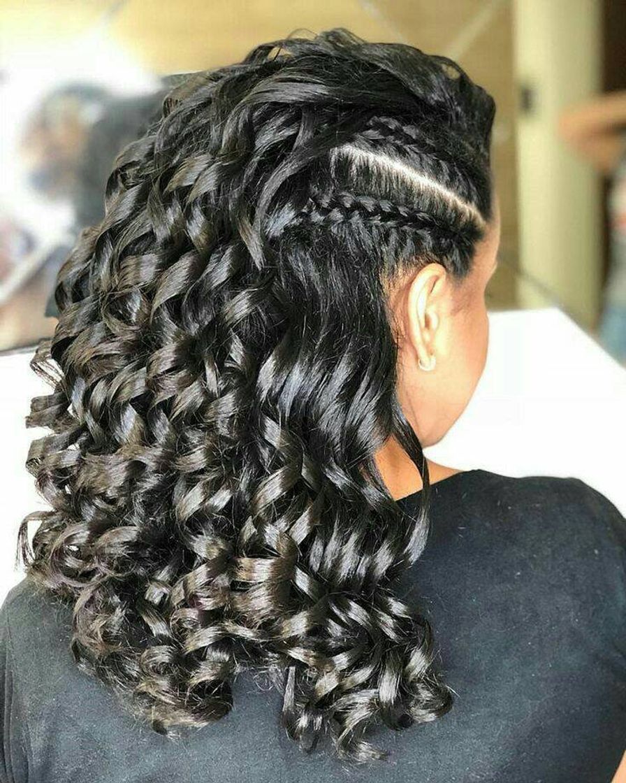 Social penteado para cabelos cacheados 
