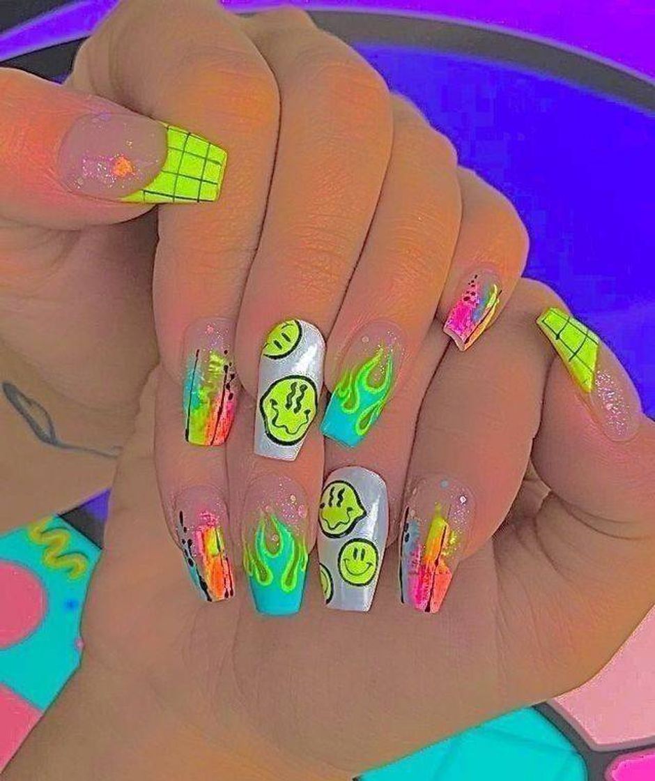 Moda unhas de desenhos 